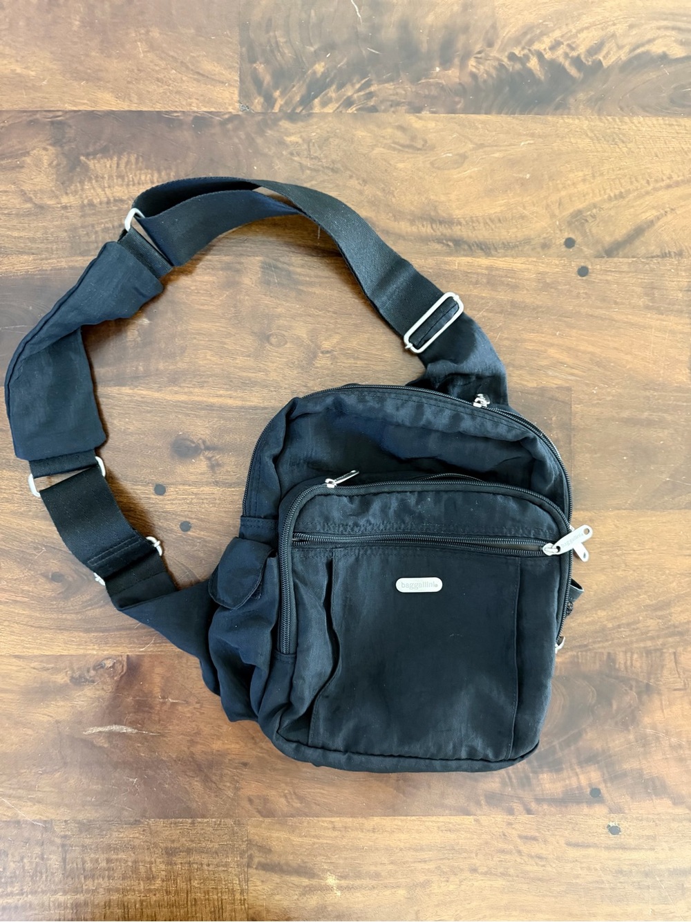 Baggallini • Black Sling Bag
